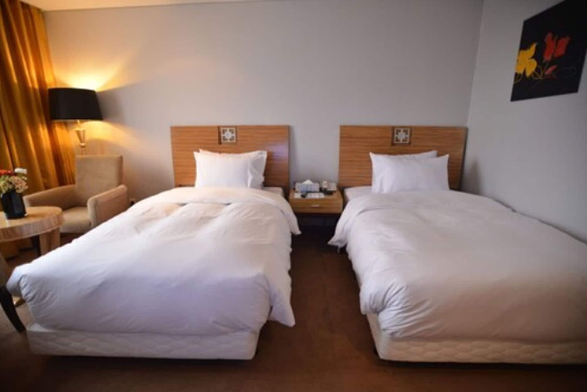 Philos Hotel Поханг Екстериор снимка