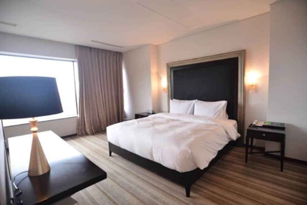 Philos Hotel Поханг Екстериор снимка