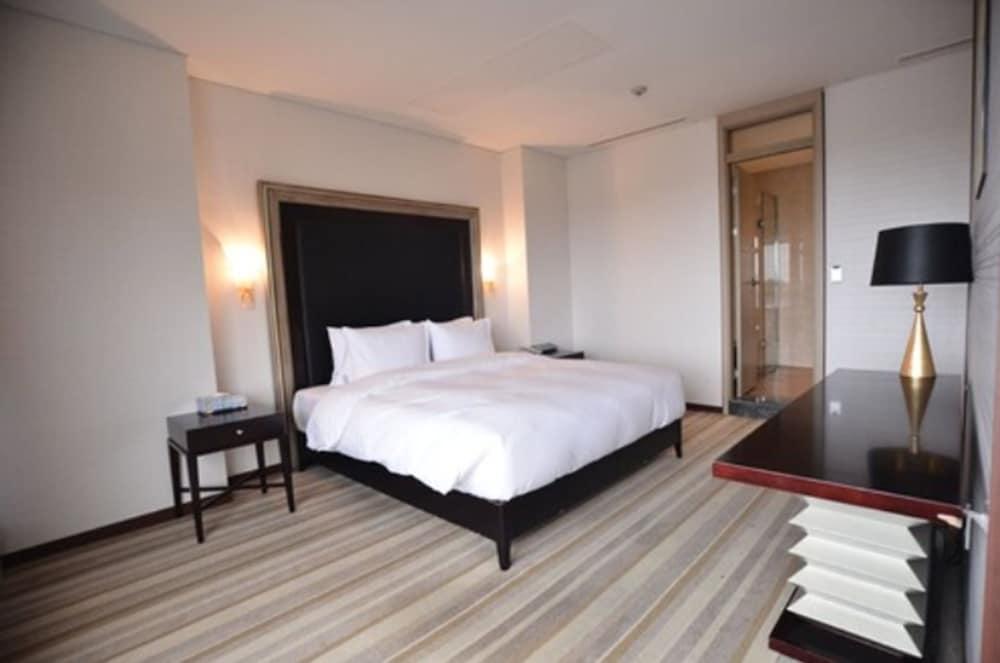 Philos Hotel Поханг Екстериор снимка
